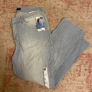 NWT Lee Easy Fit Railroad Crop Jeans